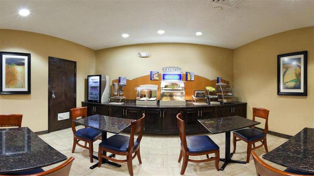 Country Inn & Suites By Radisson Benton Harbor-St Joseph Mi מראה חיצוני תמונה