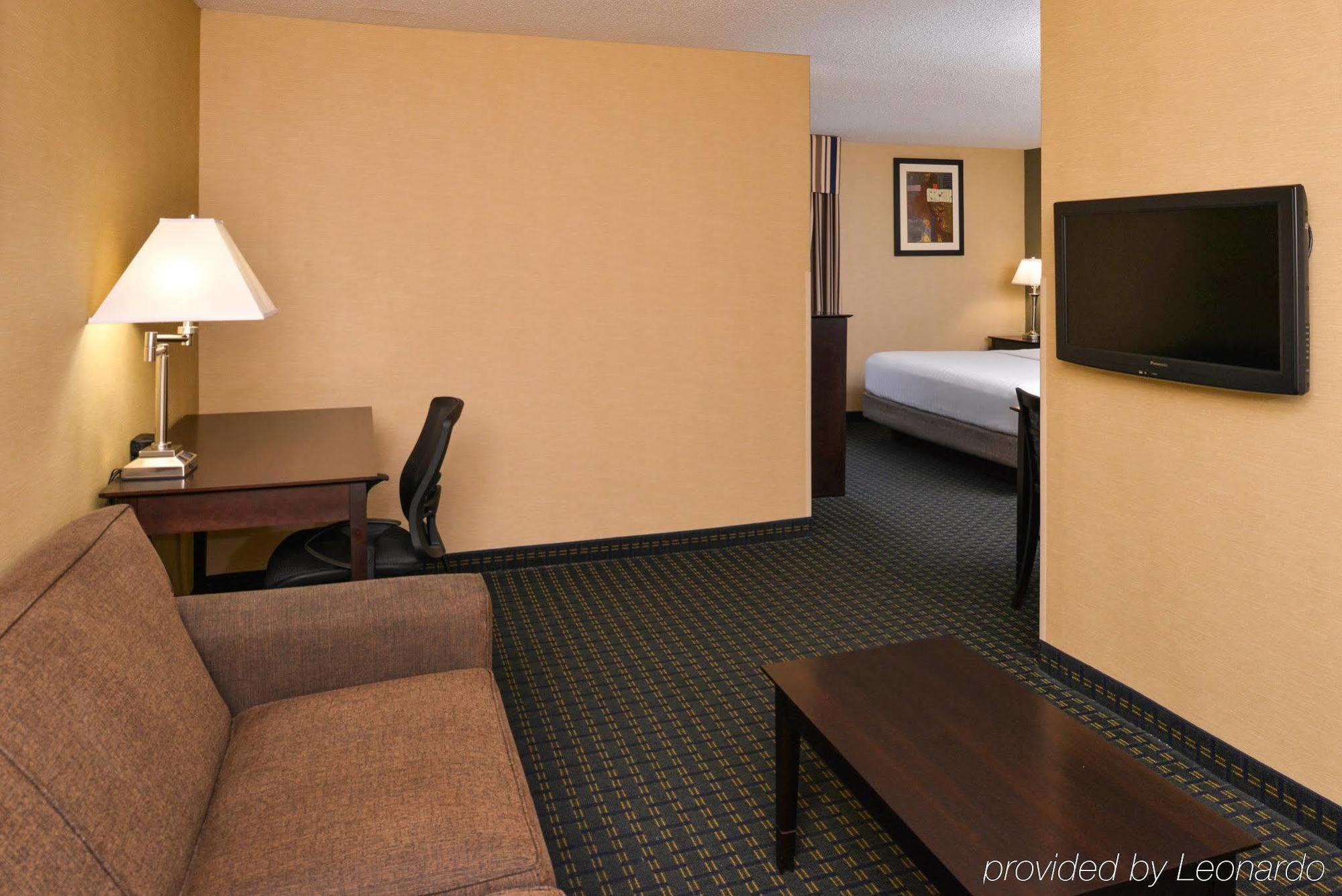 Country Inn & Suites By Radisson Benton Harbor-St Joseph Mi מראה חיצוני תמונה