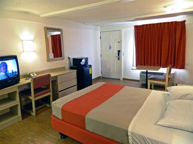 Country Inn & Suites By Radisson Benton Harbor-St Joseph Mi מראה חיצוני תמונה